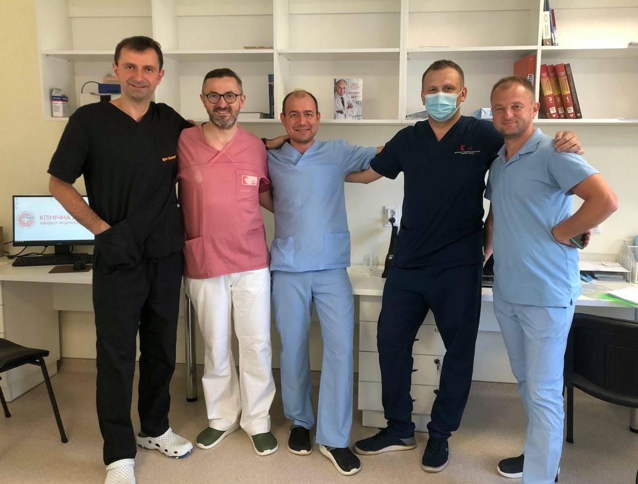 Спасли жизнь двум людям: во Львове впервые выполнили редкие операции на сердце сквозь щели между ребрами