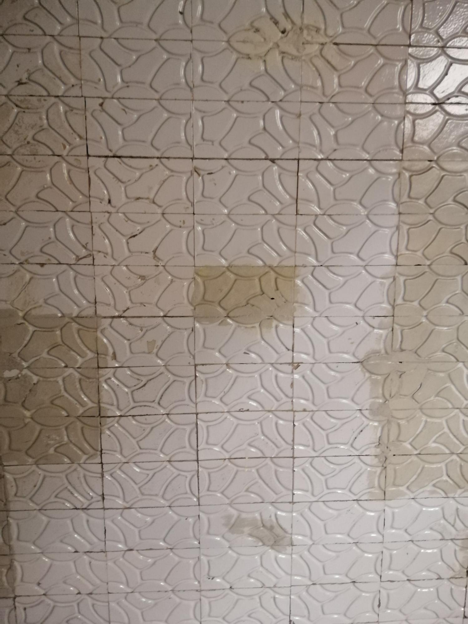 У метро Києва знищують старовинну плитку під час ремонтів: з'явилося пояснення