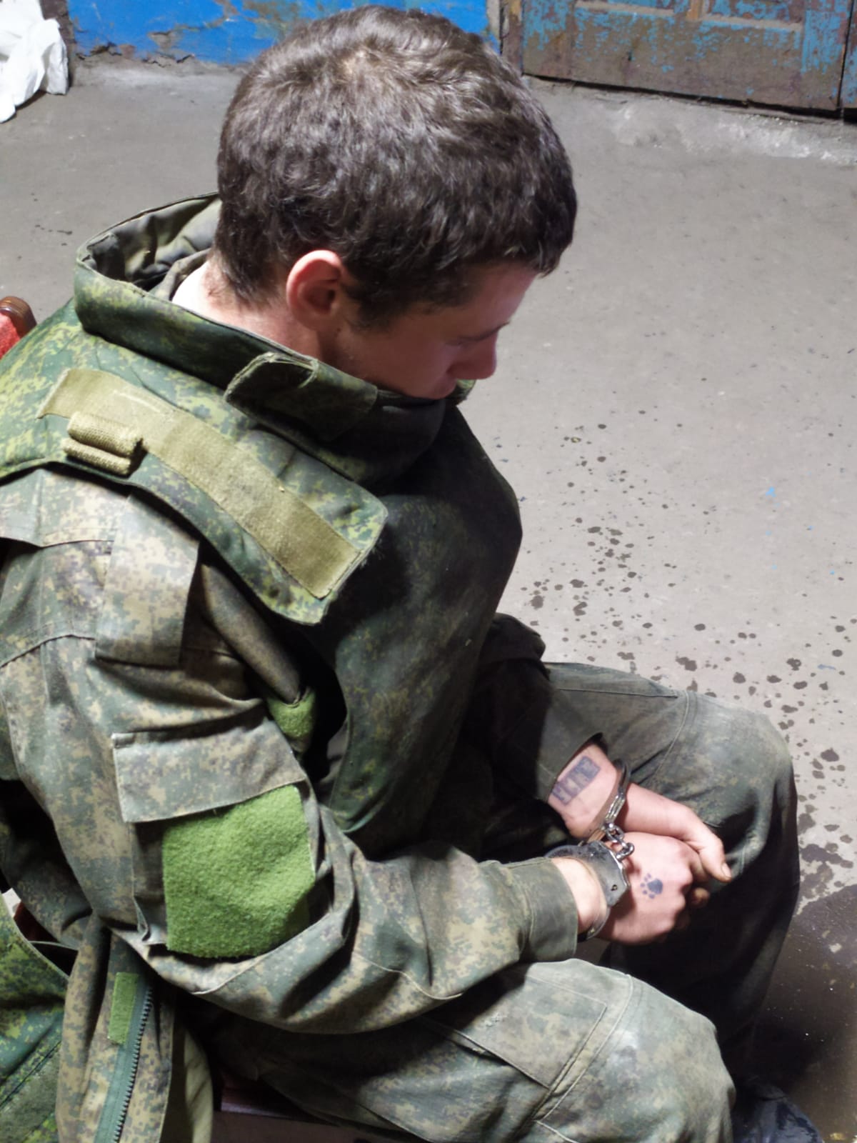 23-річний бойовик "ЛНР" добровільно здався українській армії: не витримав знущань і приниження