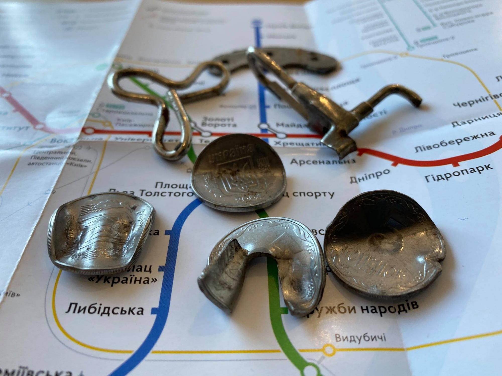 &quot;Банани зупинили ескалатор&quot;: в метро розповіли про найбільш курйозні інциденти (фото)