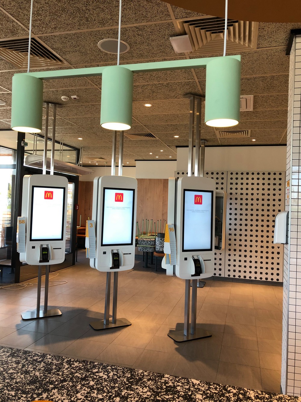 А ви знали, що в чотирьох українських селах є McDonald's? Дивіться, як вони виглядають (фото)