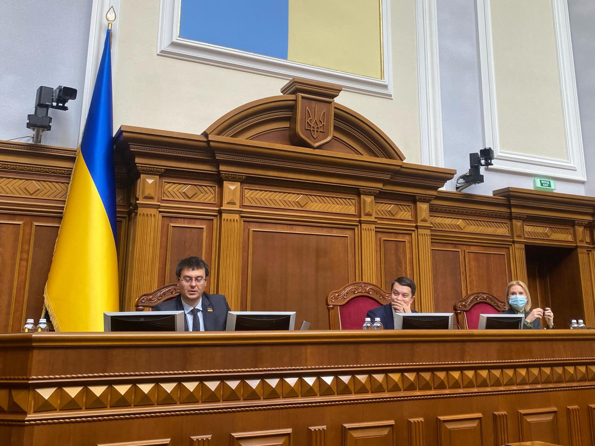 Рада почала розглядати питання відставки Разумкова: онлайн