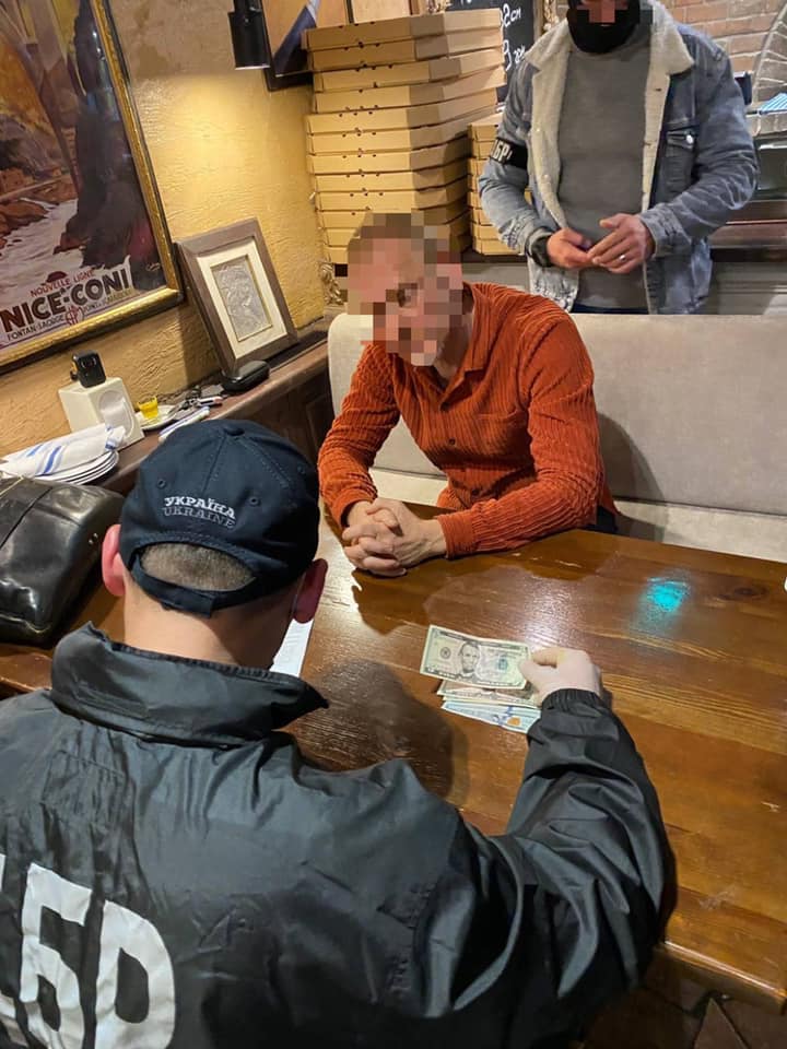 На Одесской таможне раскрыли схему получения взяток за растаможивание автомобилей