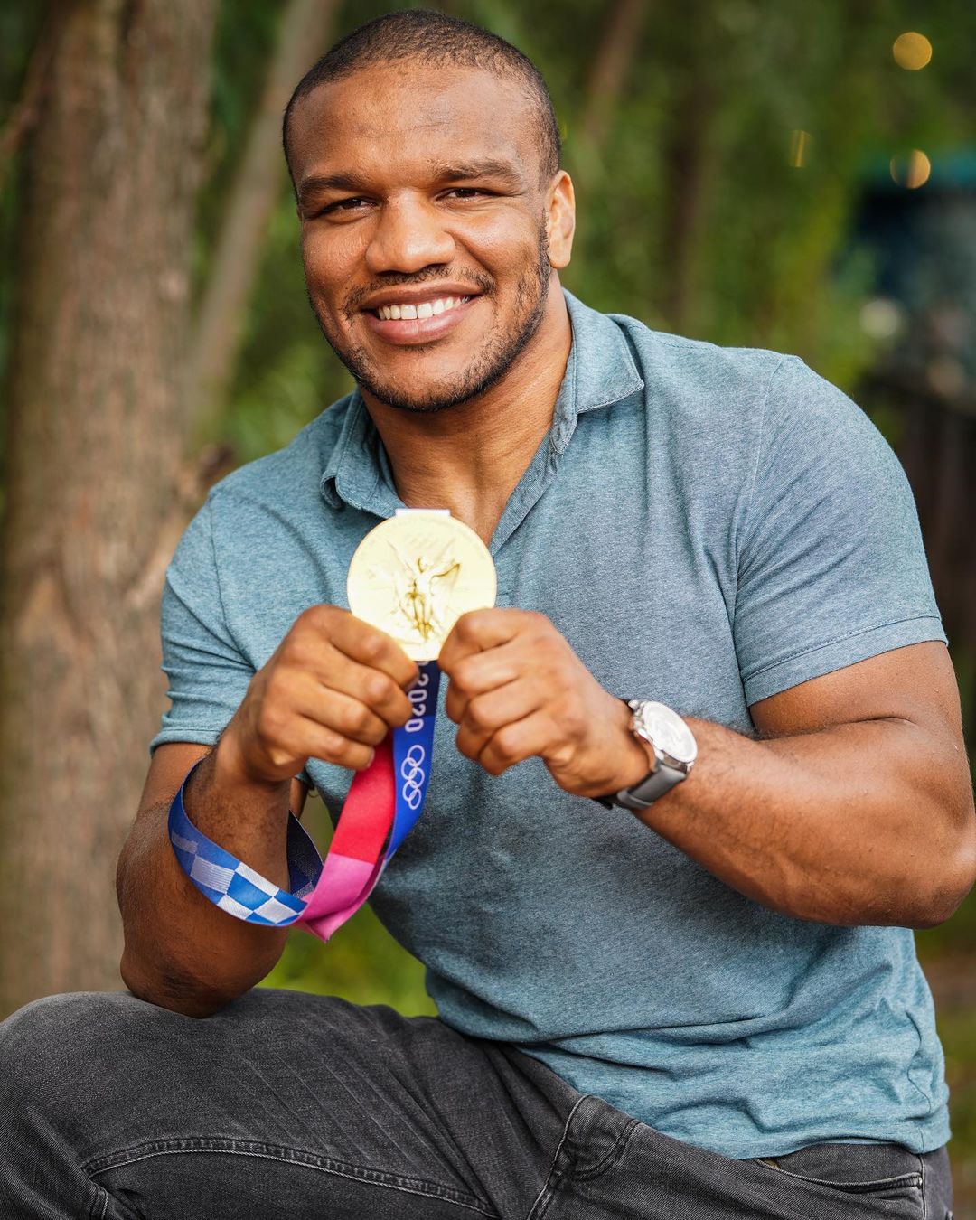 Жан Беленюк продає золоту медаль Олімпіади, щоб допомогти дітям