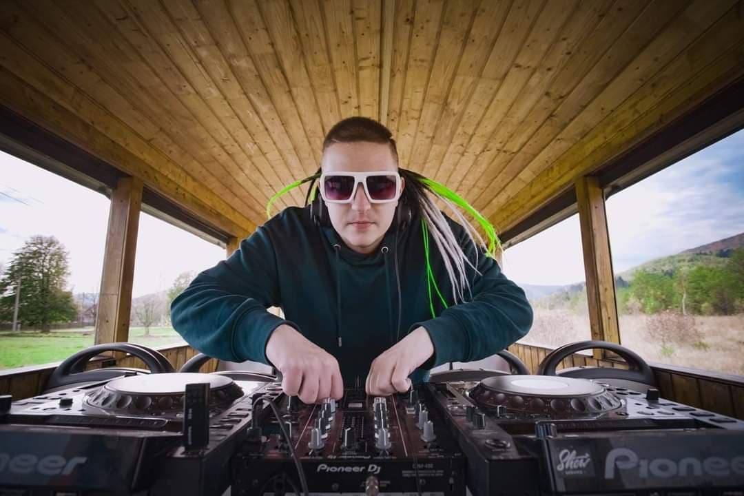 &quot;Живем не в хоромах&quot;: Alyona Alyona откровенно рассказала об отношениях с бойфрендом