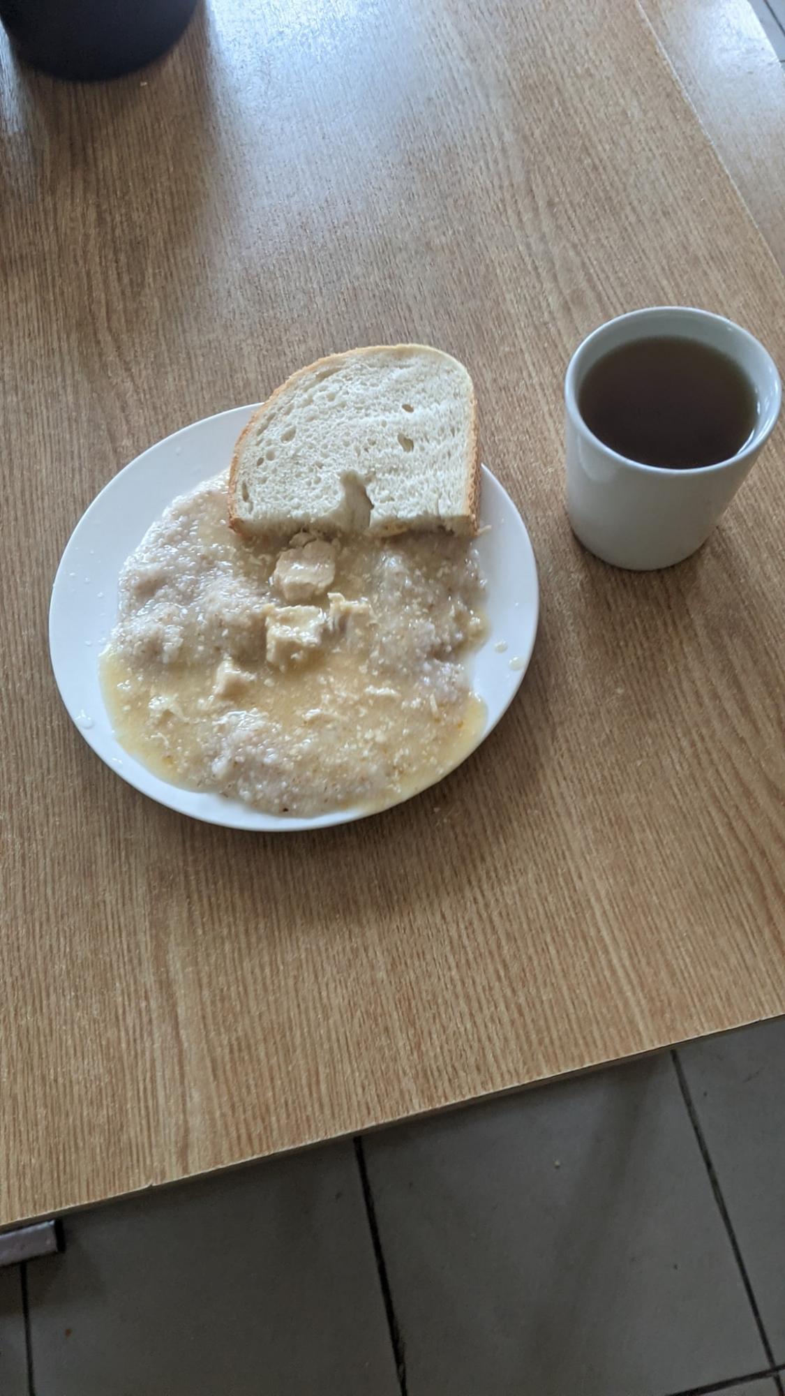 Під Запоріжжям батько учня показав, чим годують дітей в школі: у мережі їжу називають "баландою" (фото)