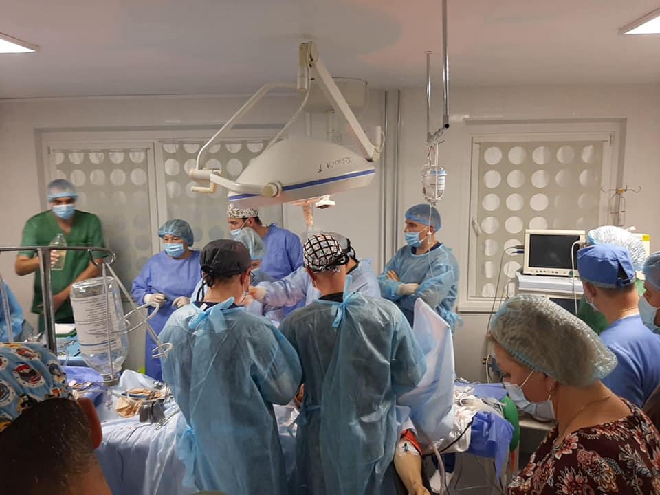 Во Львове врачи провели трансплантацию сердца мужчине: один донор спас три жизни (фото)