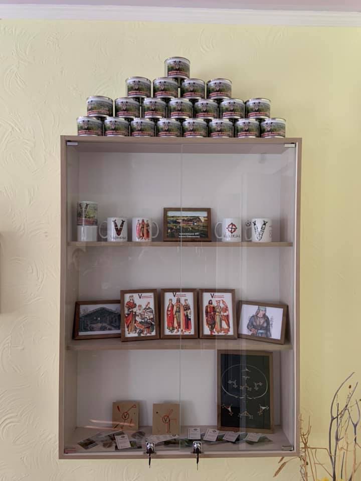 Под Сумами продают воздух в банке: сколько стоит такой сувенир (фото)