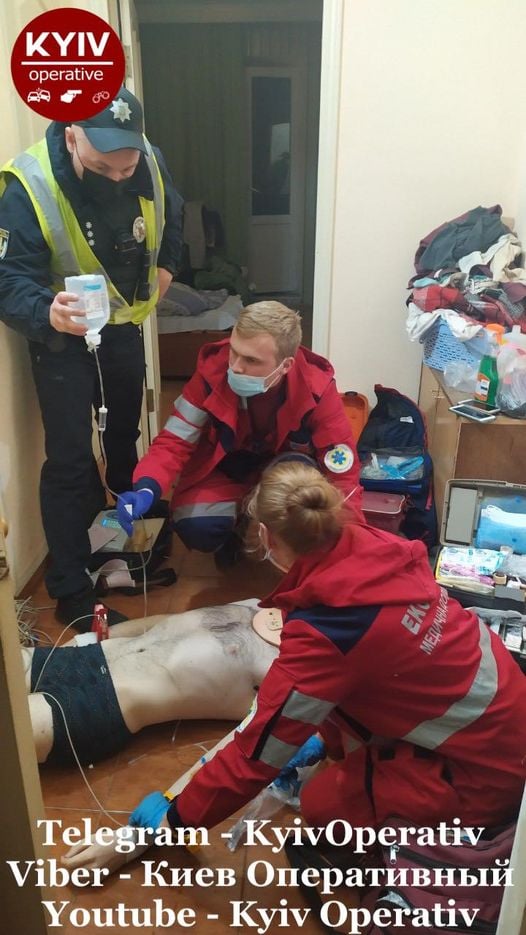 &quot;Пациент уже не дышал&quot;: в Киеве врачи чудом спасли мужчину, которого нашли повешенным
