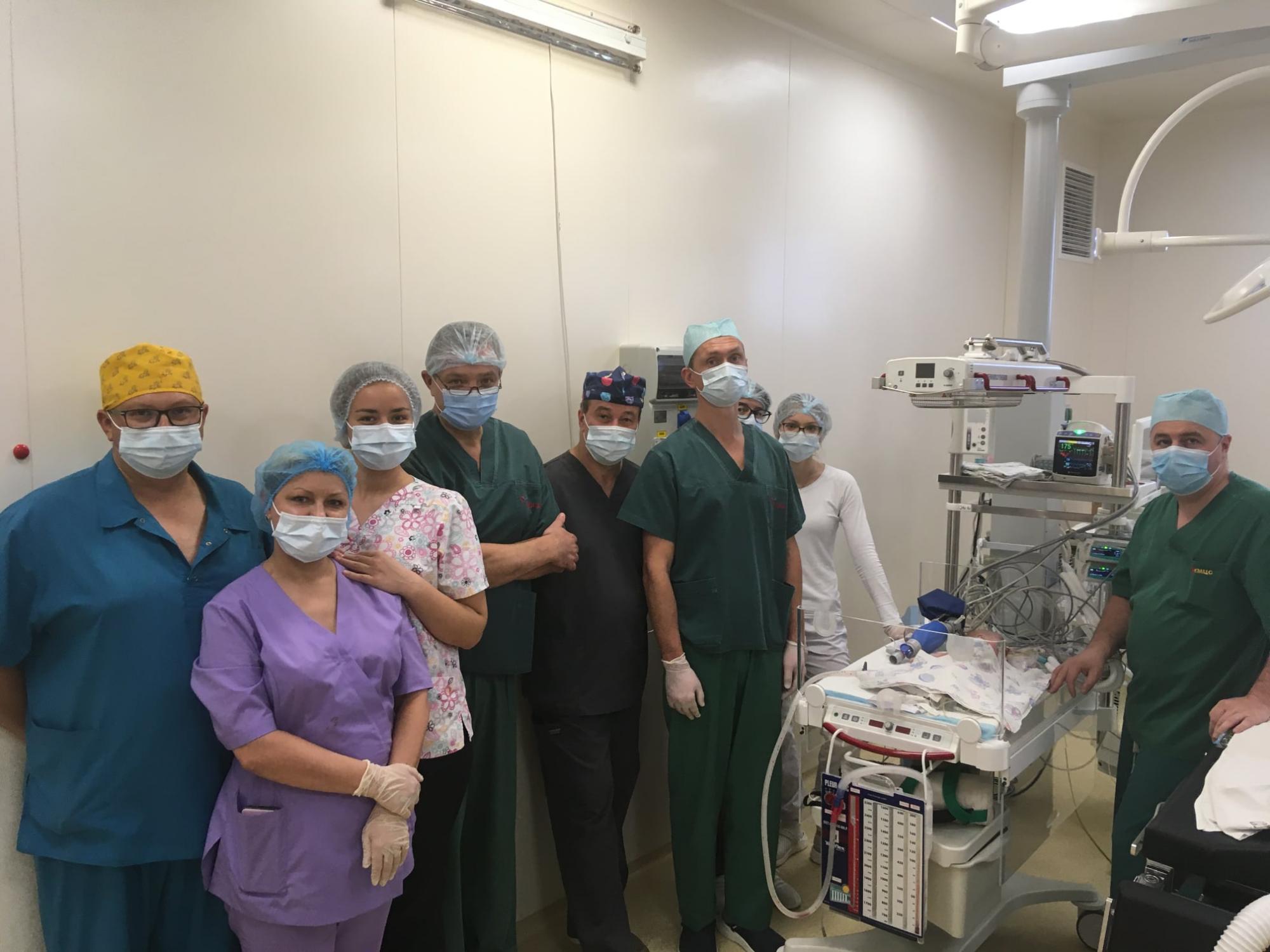 В Днепре провели уникальную операцию младенцу: остановили сердце на пять часов