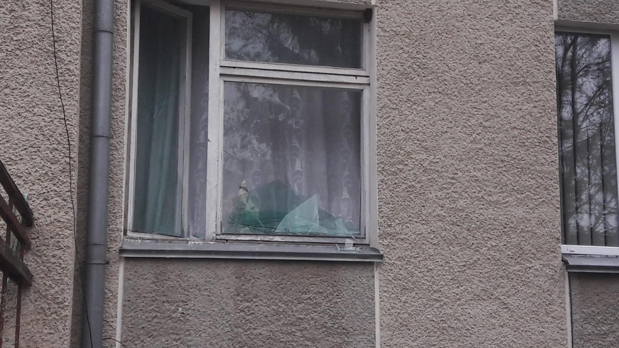 Во Львове мужчина разгромил больницу и избил пациентов: видео инцидента