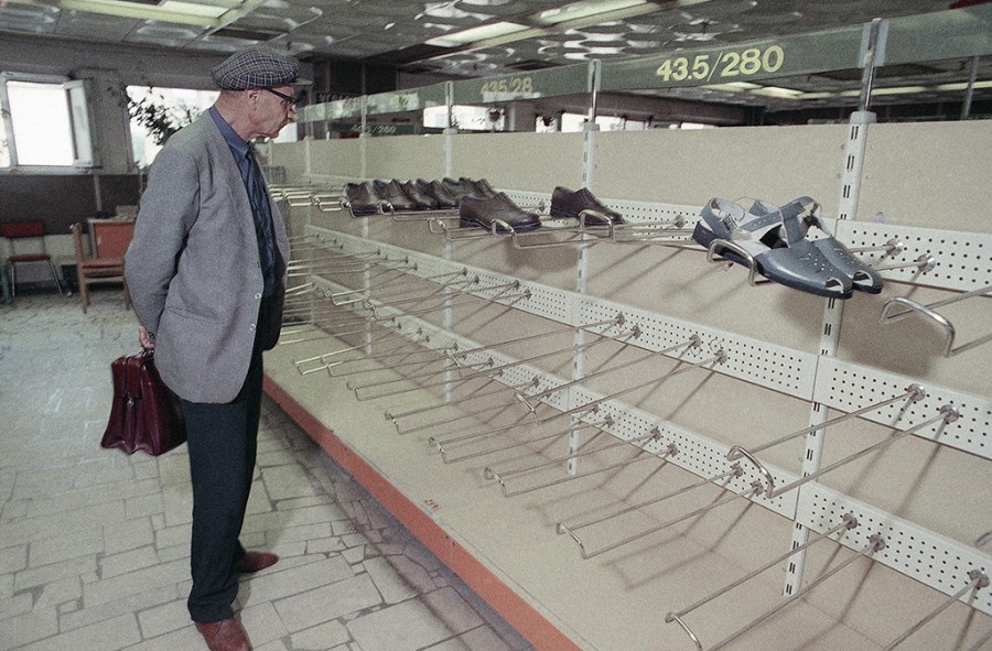 Фото магазинов в СССР, на которых показана строгая правда. Всплыли запрещенные кадры
