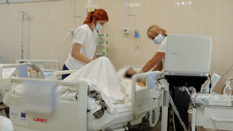 Бесконечная смена. Один день с медиками больницы Мечникова, где ежедневно спасают военных