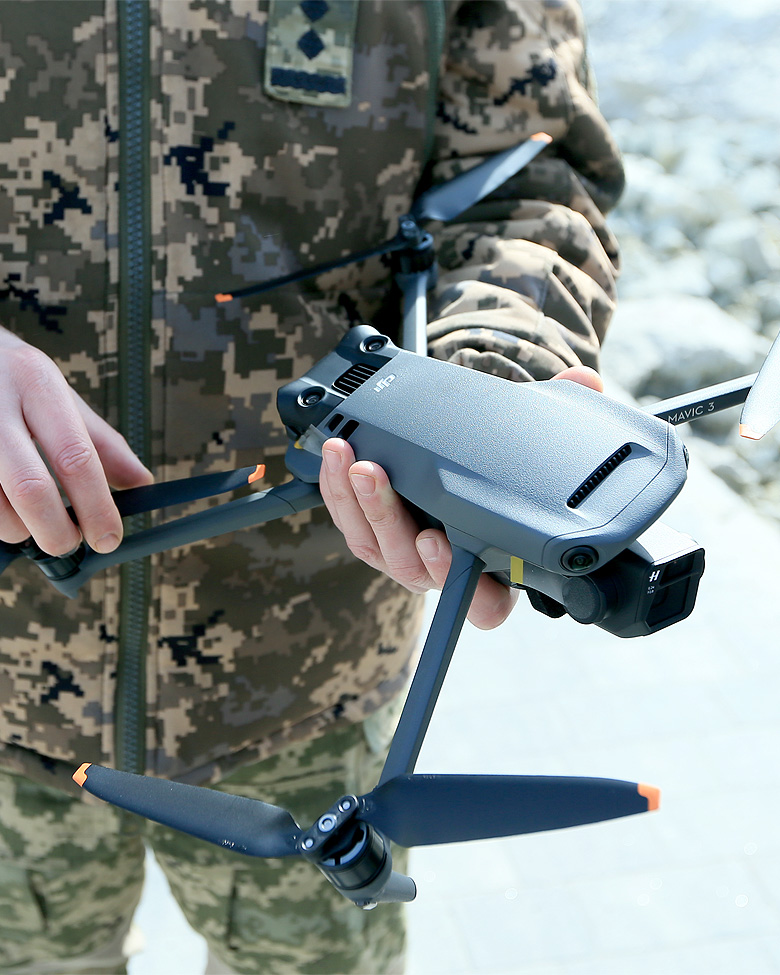 Козловский и ФК "Рух" передали очередную партию помощи украинским артиллеристам