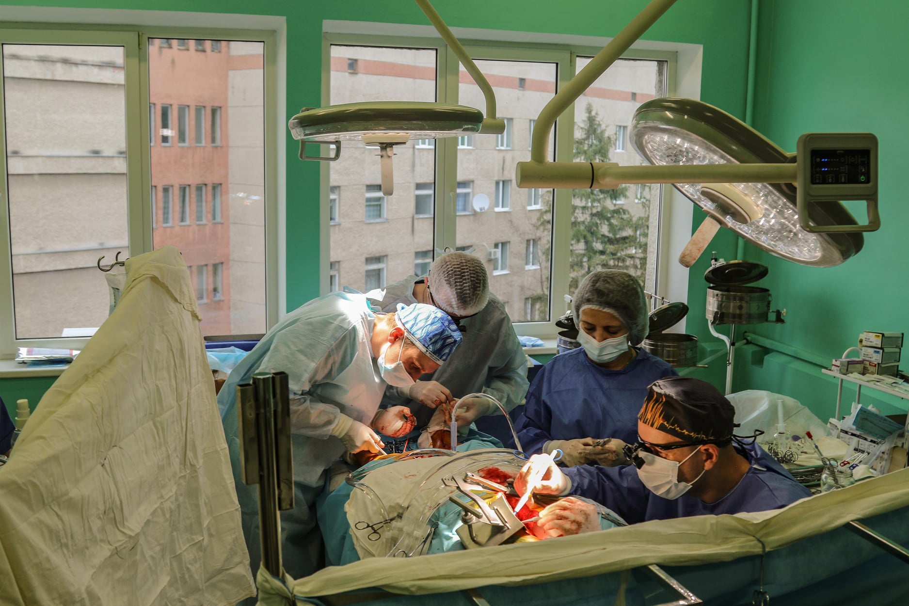 У Львові в пацієнта під час прийому в лікаря зупинилось серце: як рятували чоловіка (фото)