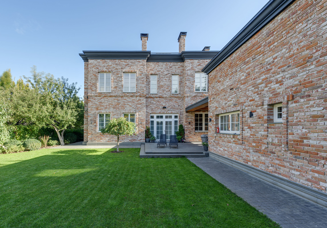 Царский кирпич и американский стиль. В Киеве сдают дом более чем за миллион гривен! (фото)