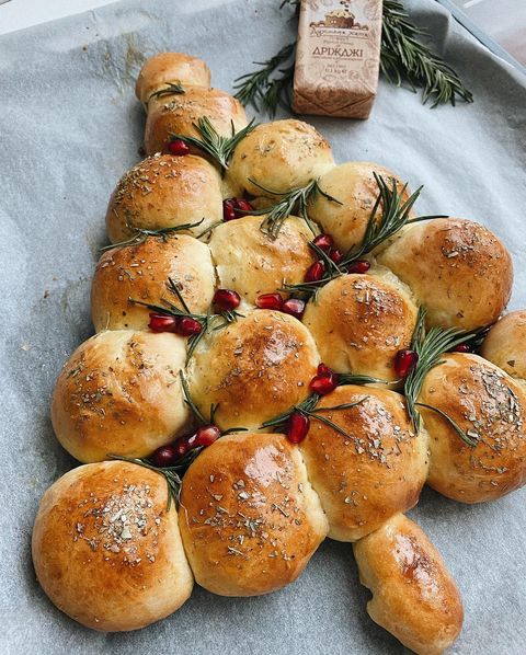 Чем можно заменить хлеб на новогоднем застолье: интересная идея, которая понравится всем