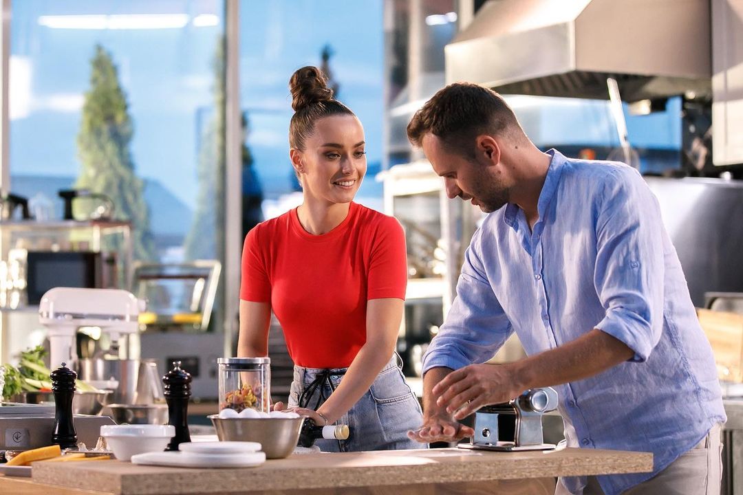 Участник &quot;Холостячки&quot; впервые показал фото своей &quot;мудрой&quot; возлюбленной