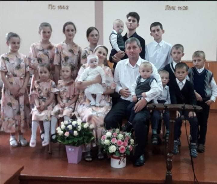 Во Львове женщина родила своего 16 ребенка: фото всей семьи