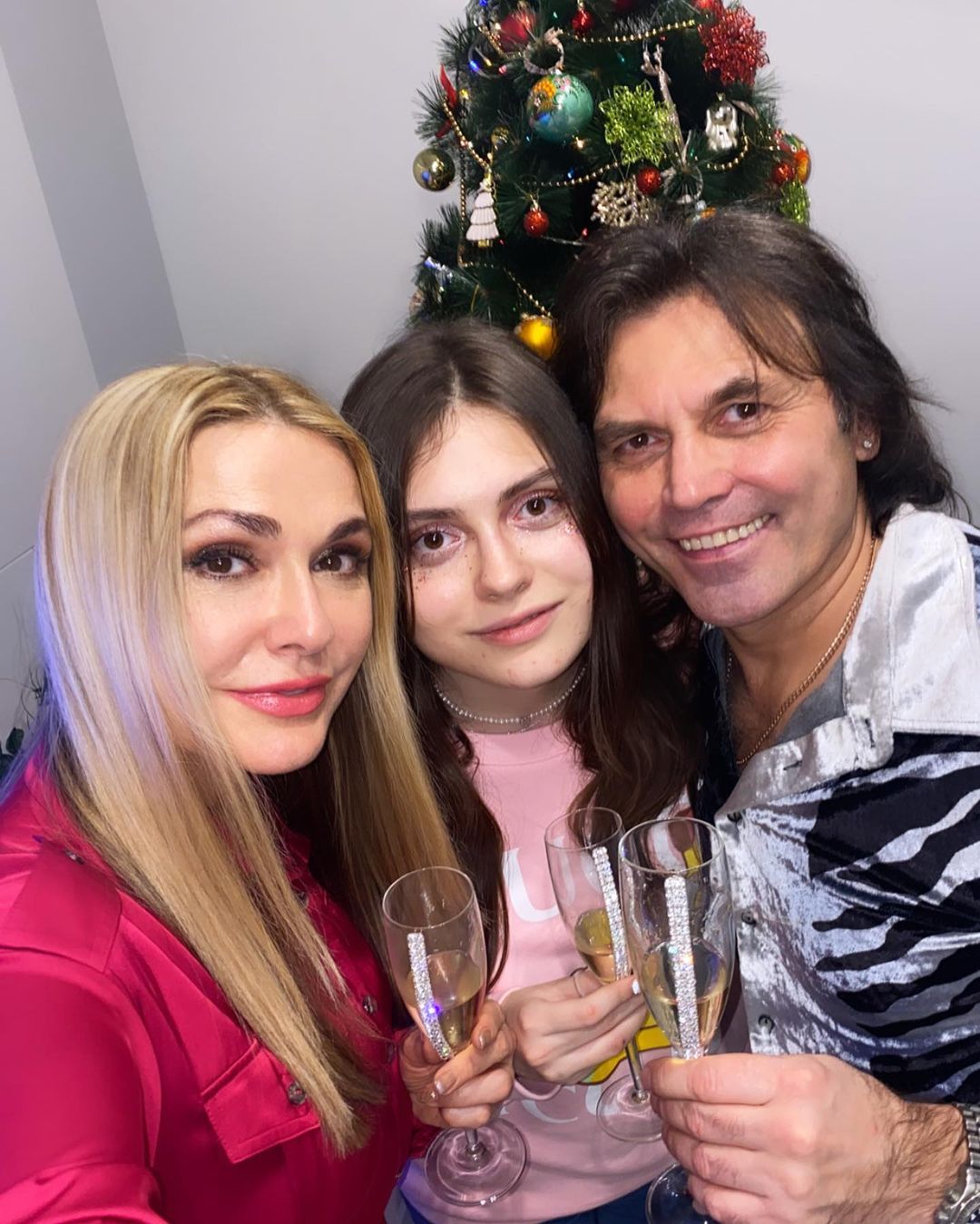 &quot;Хочеться бути близькими&quot;: донька Сумської розповіла про спілкування зі старшою сестрою, яка живе в Росії