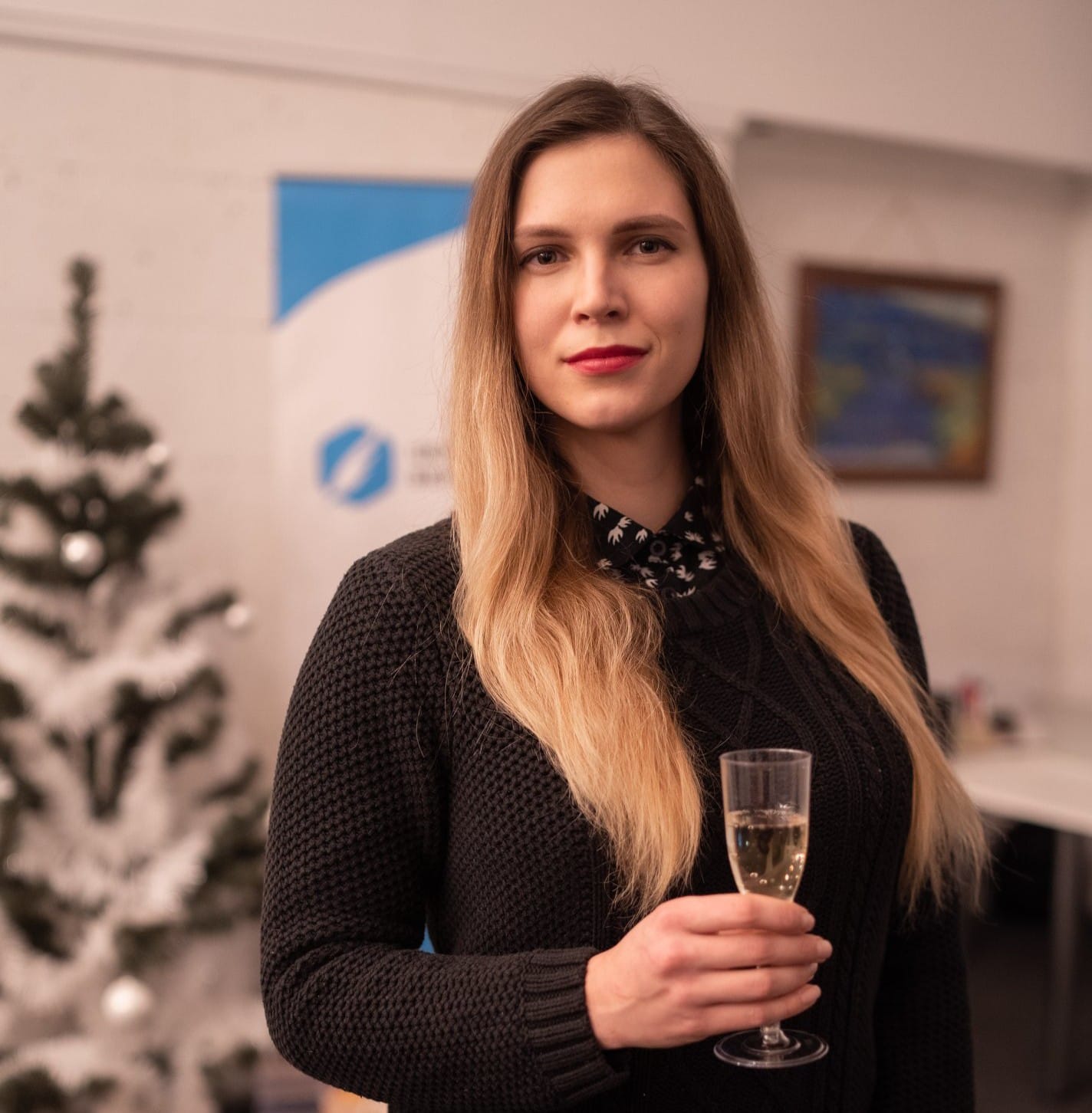 Подивіться на ці фото сильних українок, які допомагають, захищають і оберігають нашу країну