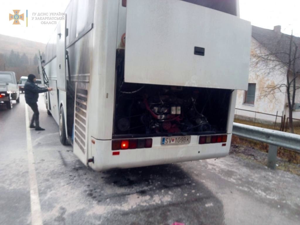 В Закарпатье во время движения загорелся автобус с 50 пассажирами