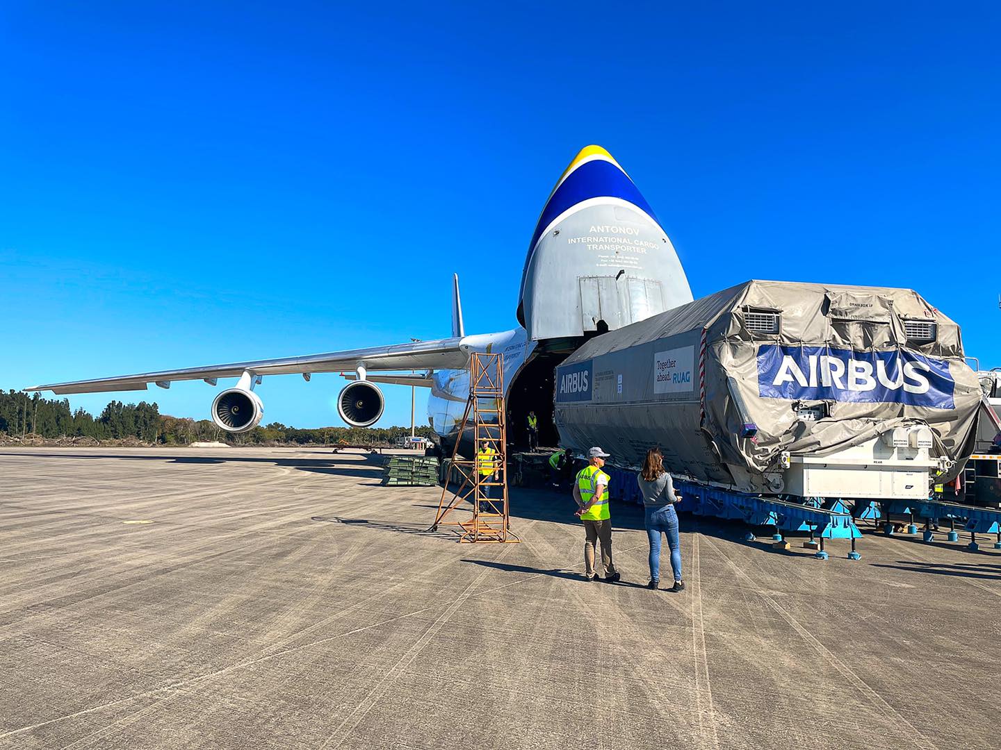 Украинский самолет "Руслан" доставил для SpaceX турецкий спутник для запуска в космос (фото)