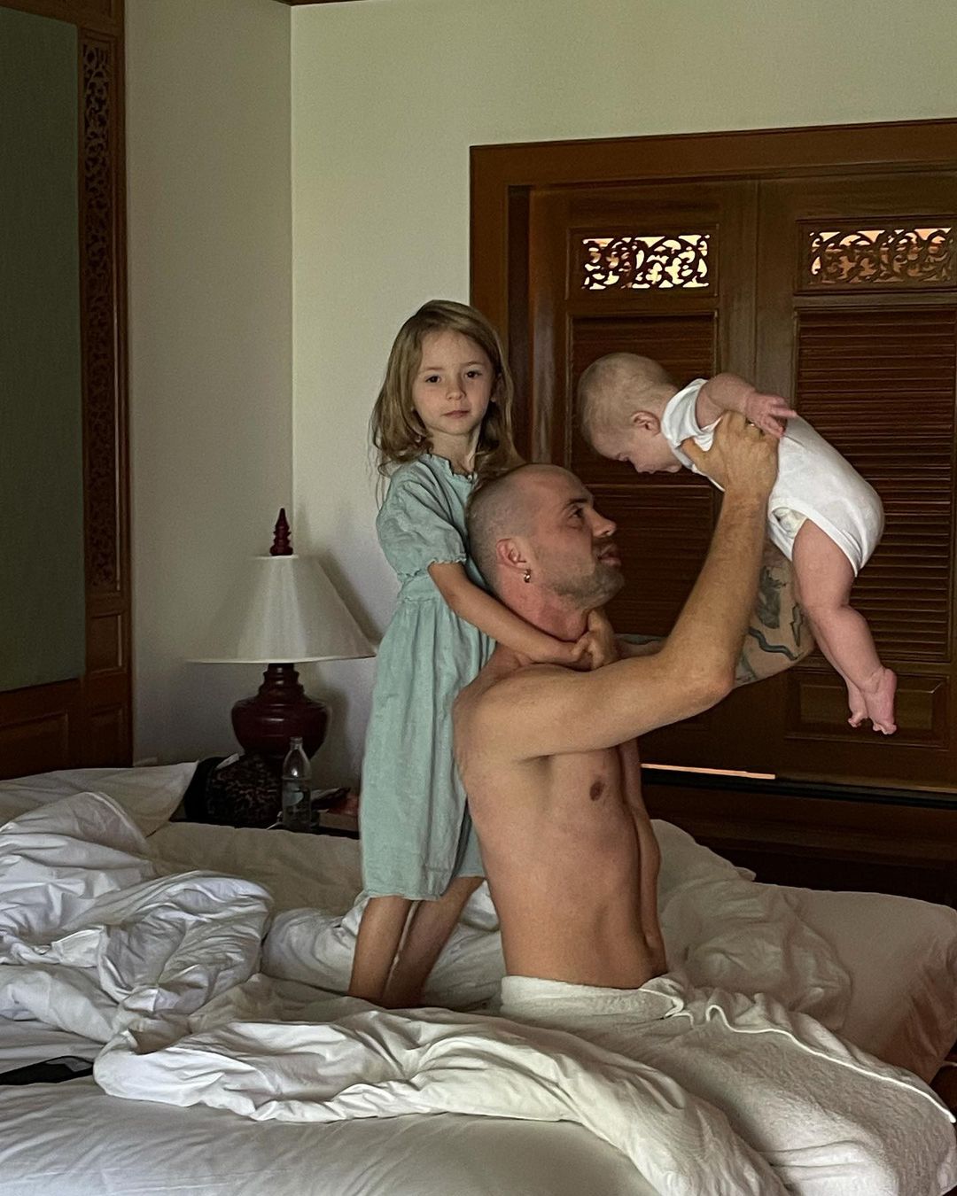 &quot;Просыпаюсь с утра, а тут такое&quot;: Надя Дорофеева отреагировала на слухи о своей беременности