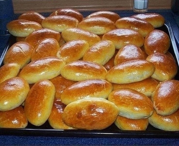 Готуємо домашні пухкі пиріжки з яблуками: їх обожнюють діти