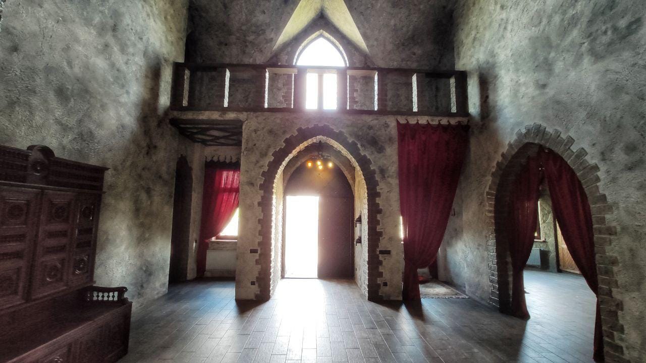 Під Києвом продають середньовічний замок: як виглядає пропозиція за мільйон доларів