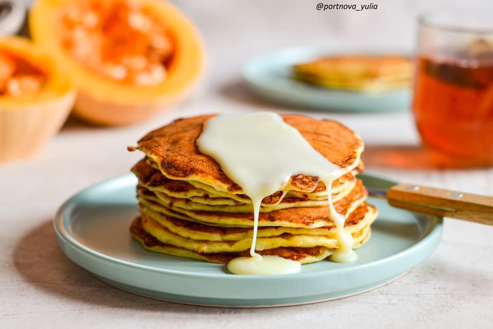 Готовим творожные блинчики с тыквой: минимум усилий