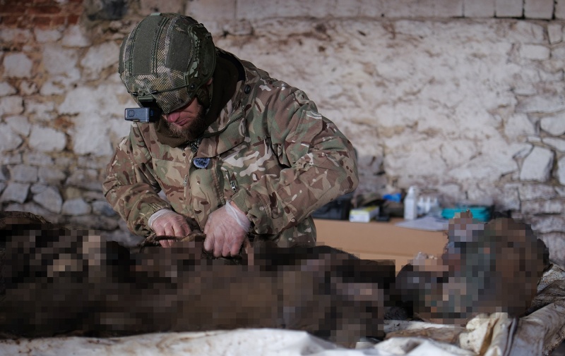 "Семь километров пешком под дронами и артой". Как проходит поиск тел погибших на фронте