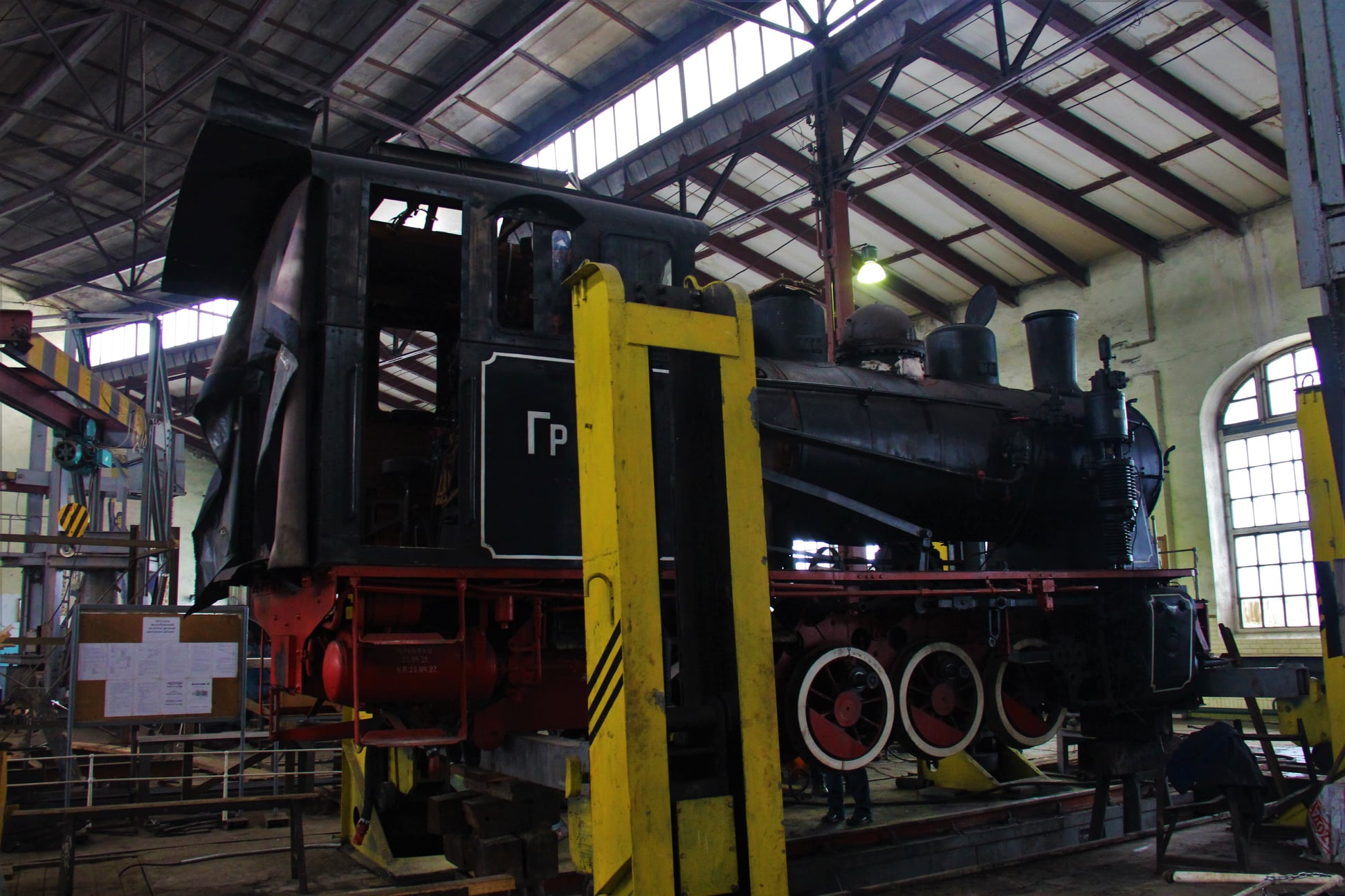 В Киеве сначала угробили уникальный паровоз, а теперь пытаются его спасти (фото)