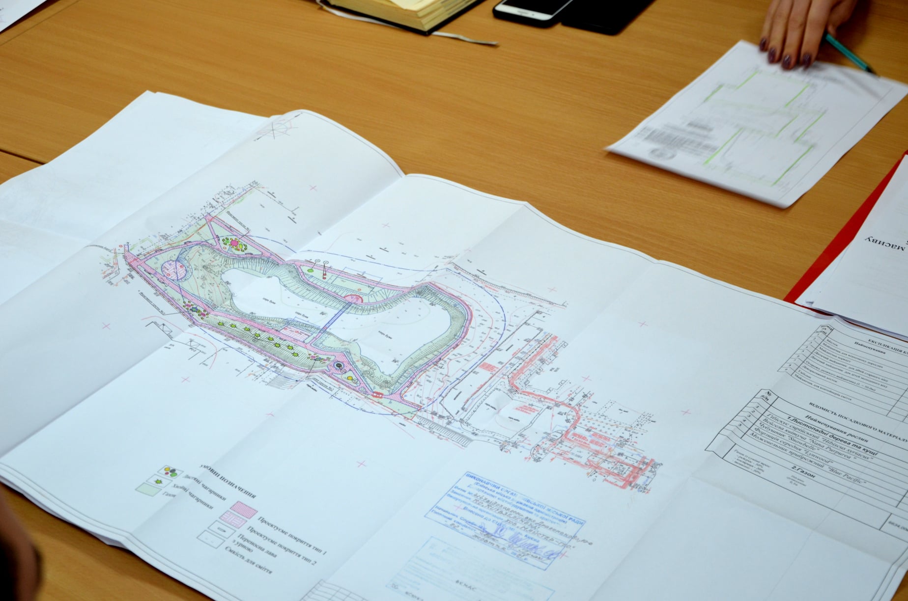 У Києві поміж висоток з'явиться сквер з пішохідним мостом: де саме і як він виглядатиме