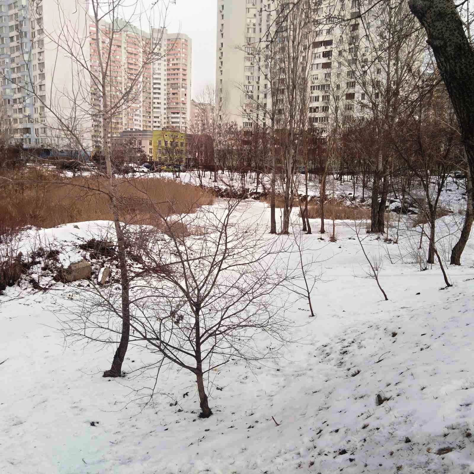 У Києві поміж висоток з'явиться сквер з пішохідним мостом: де саме і як він виглядатиме