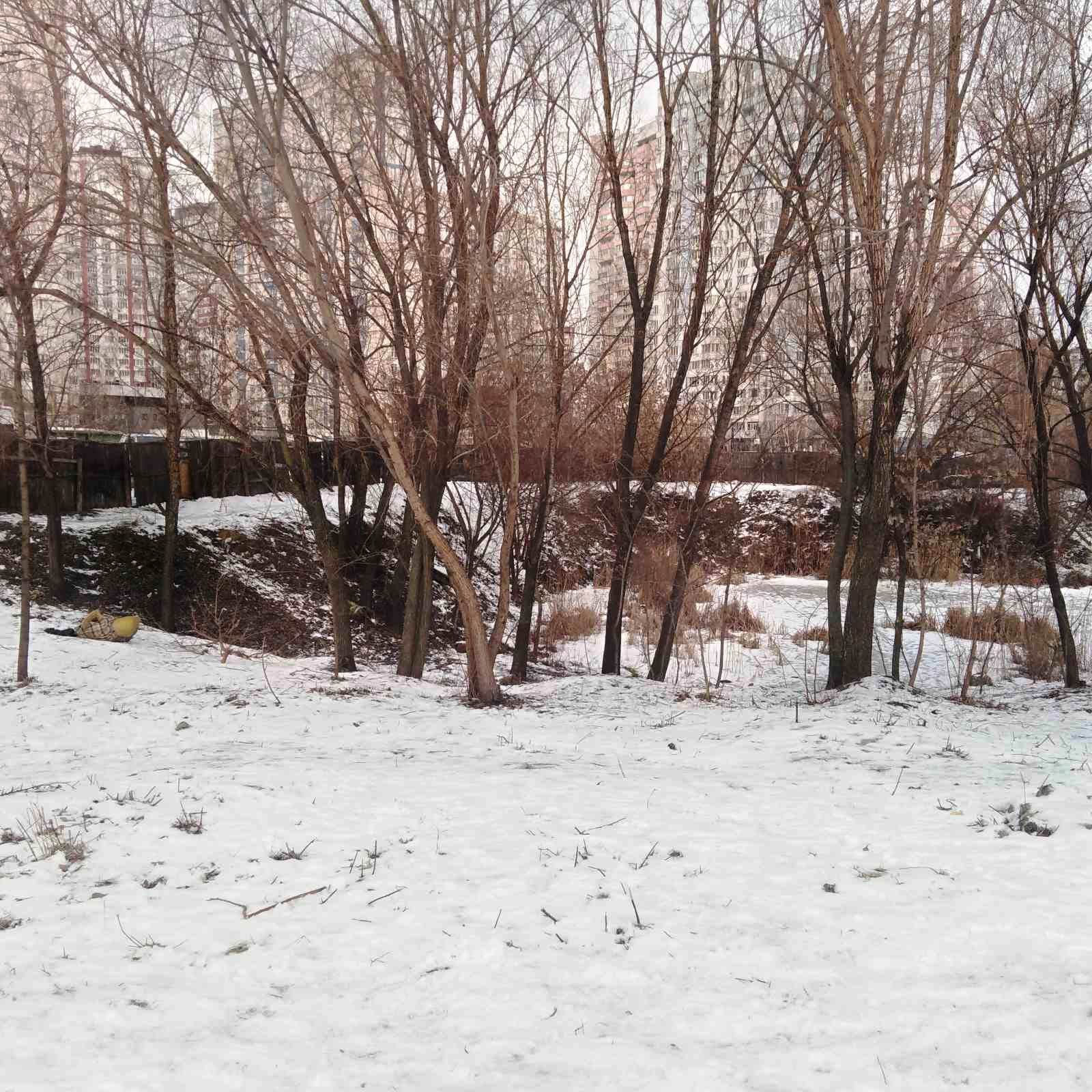 У Києві поміж висоток з'явиться сквер з пішохідним мостом: де саме і як він виглядатиме