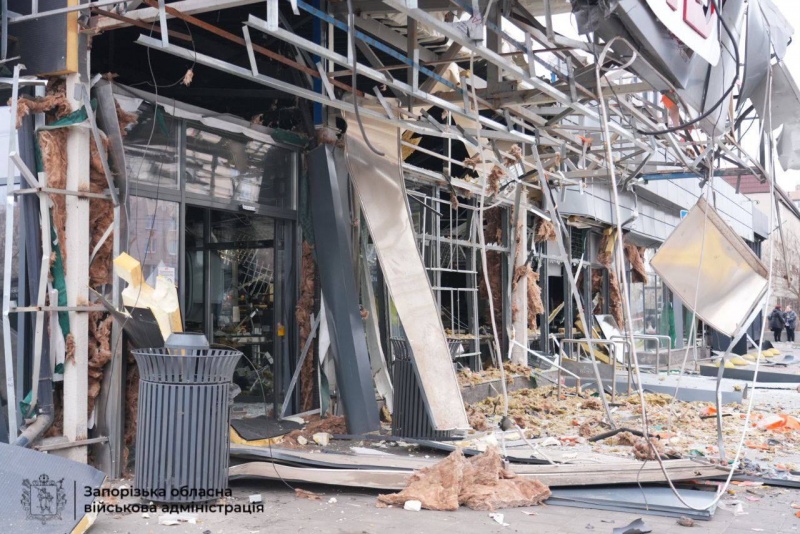 Russia hits supermarket in Zaporizhzhia, leaves injuried and damages