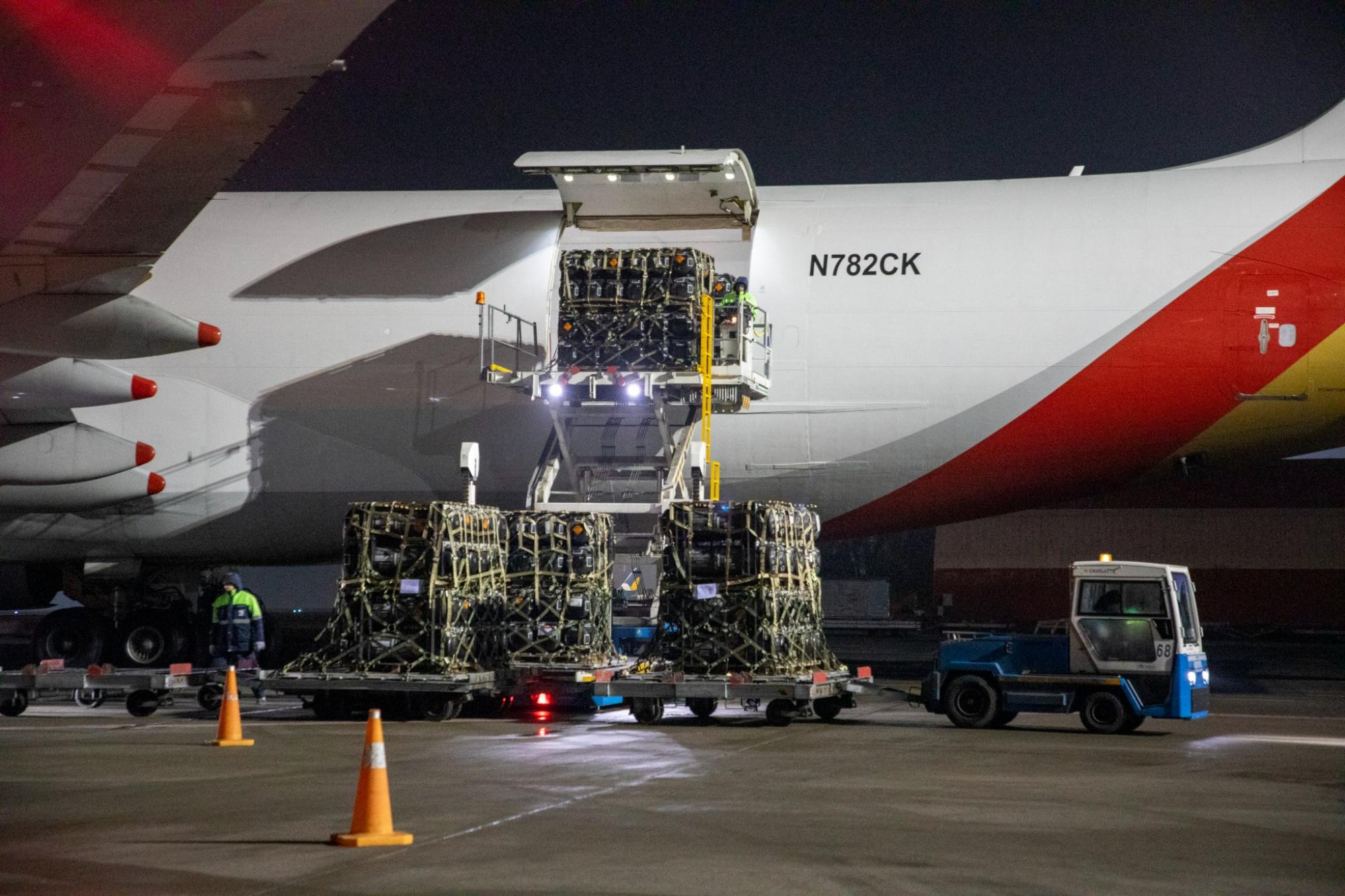 Російські танки безвилазно застрягли в багнюці під Ростовом (відео)