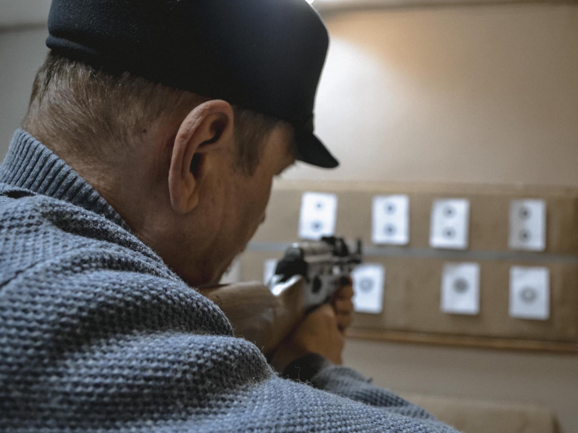 В школах Львова стали ежедневно обучать стрельбе