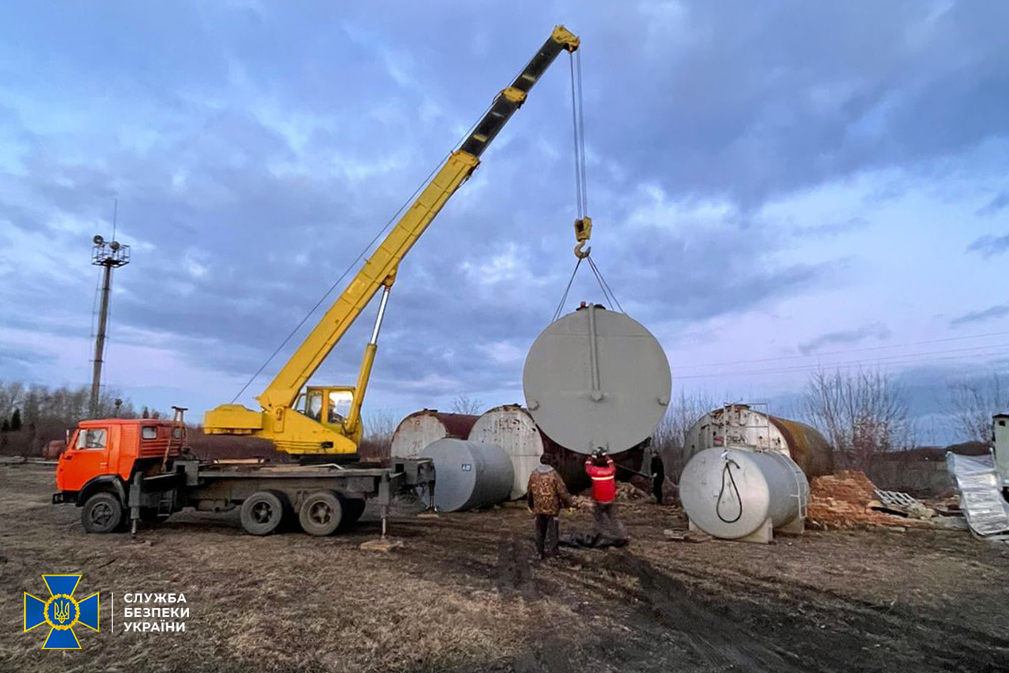 В Украине прекратили деятельность сети нелегальных АЗС