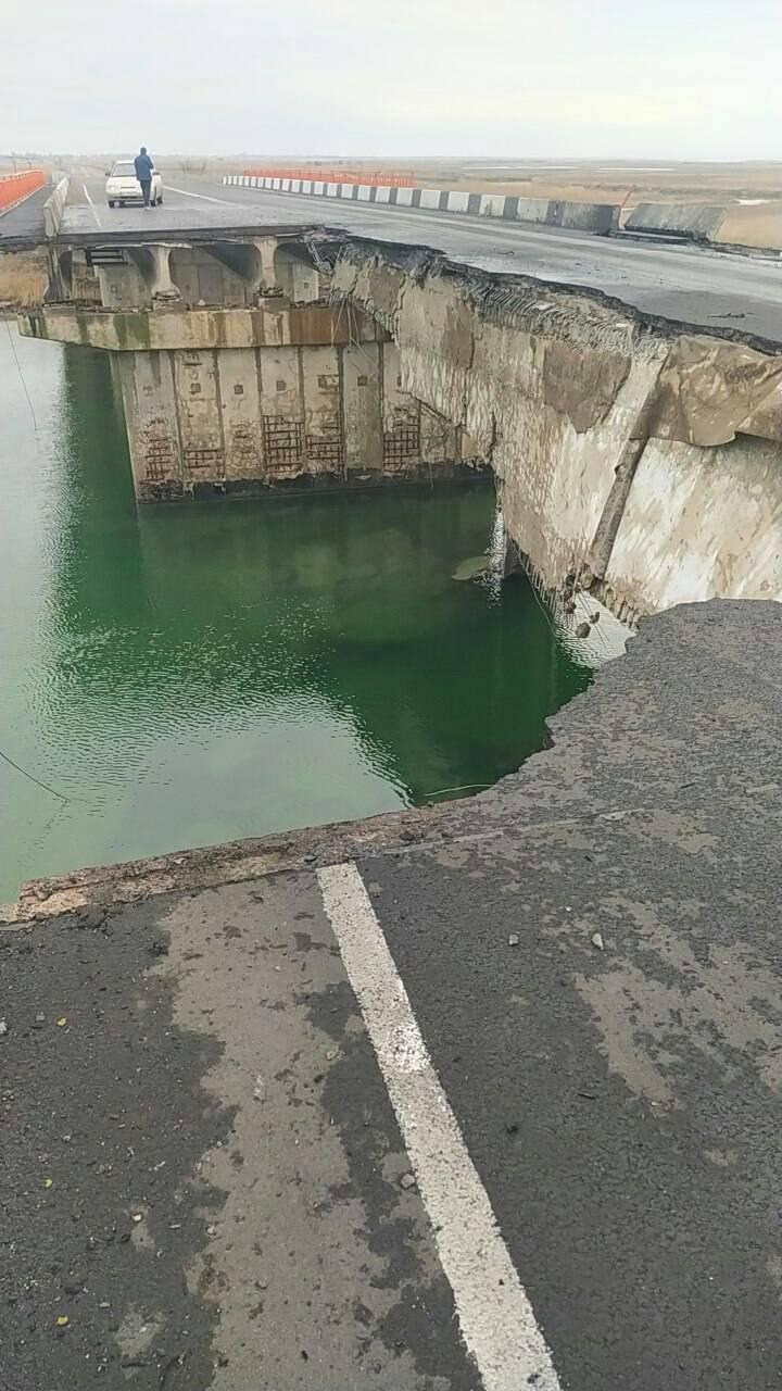У Херсонській області підірвали міст: фото руйнувань