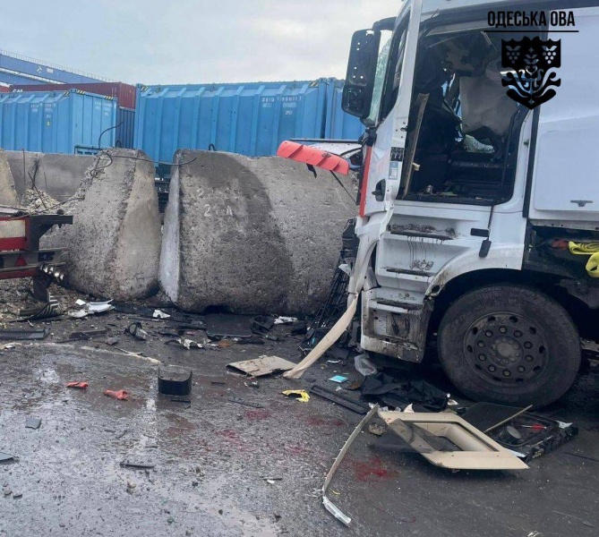 Russia strikes ports in Ukraine's Odesa region, leaving one person dead