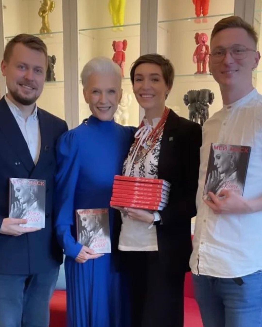 Мама миллиардера Маска поддержала Украину: "надеюсь, вы в безопасности"