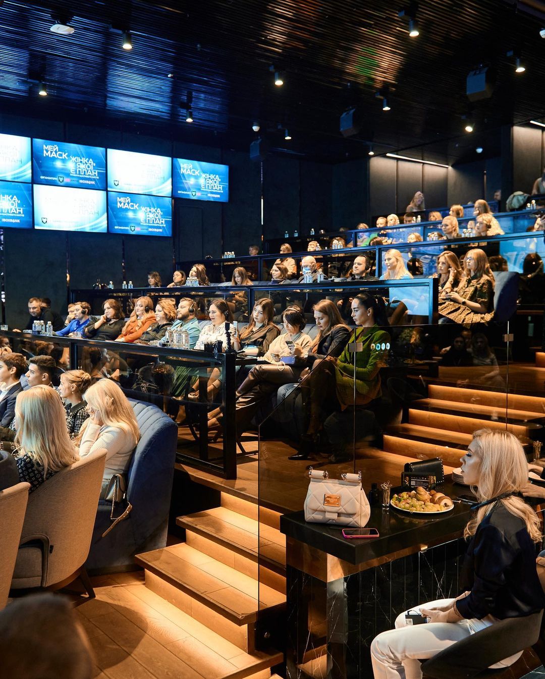 Мама миллиардера Маска поддержала Украину: "надеюсь, вы в безопасности"