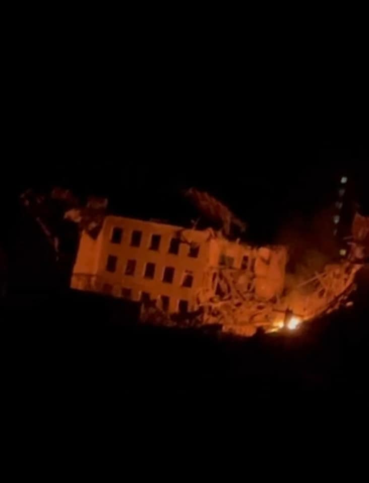 Враг нанес авиаудар по Житомиру и Киевской области. Полностью разрушено общежитие