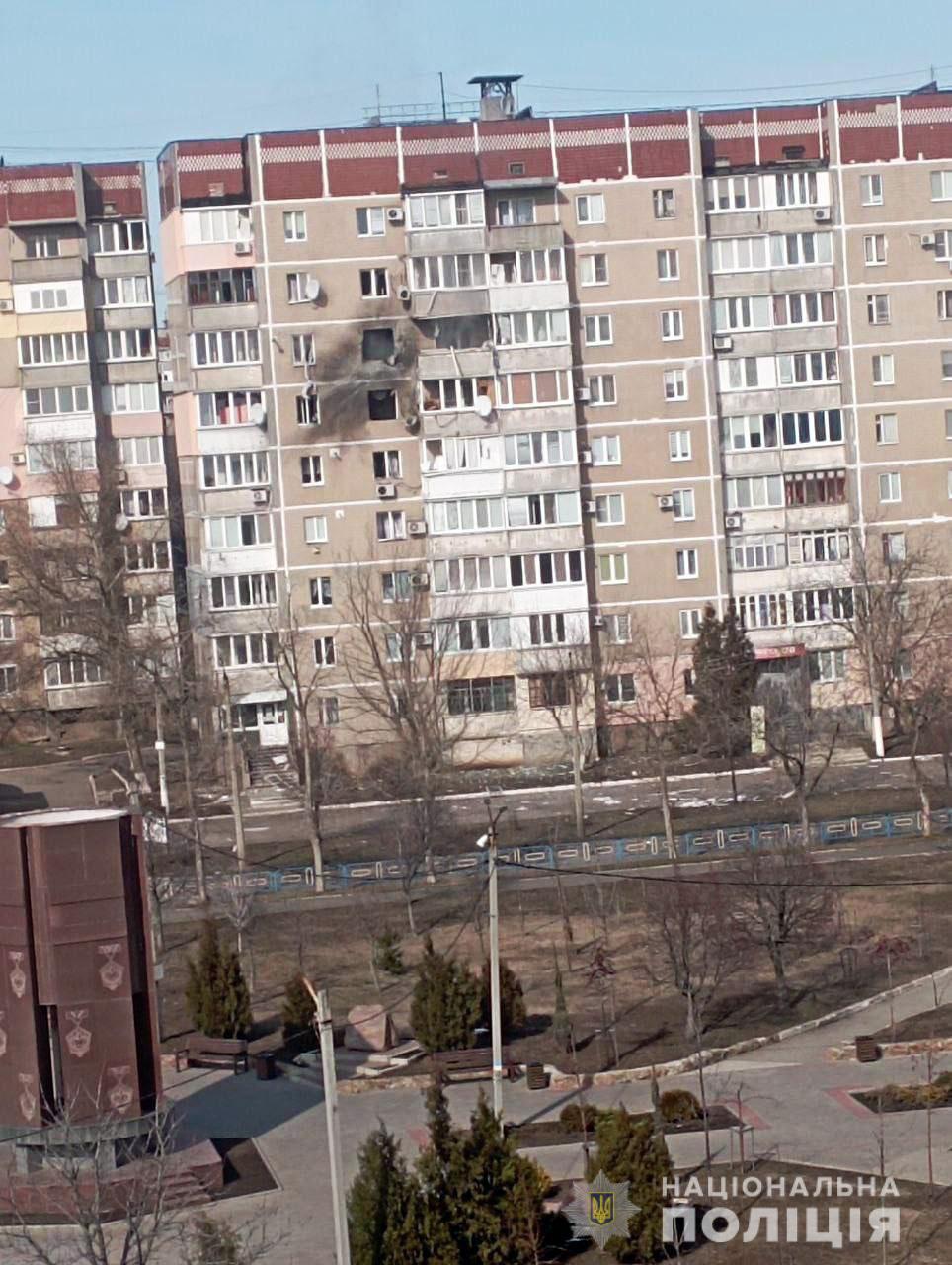 Під Донецьком окупанти обстріляли житлові будинки і школу (фото)