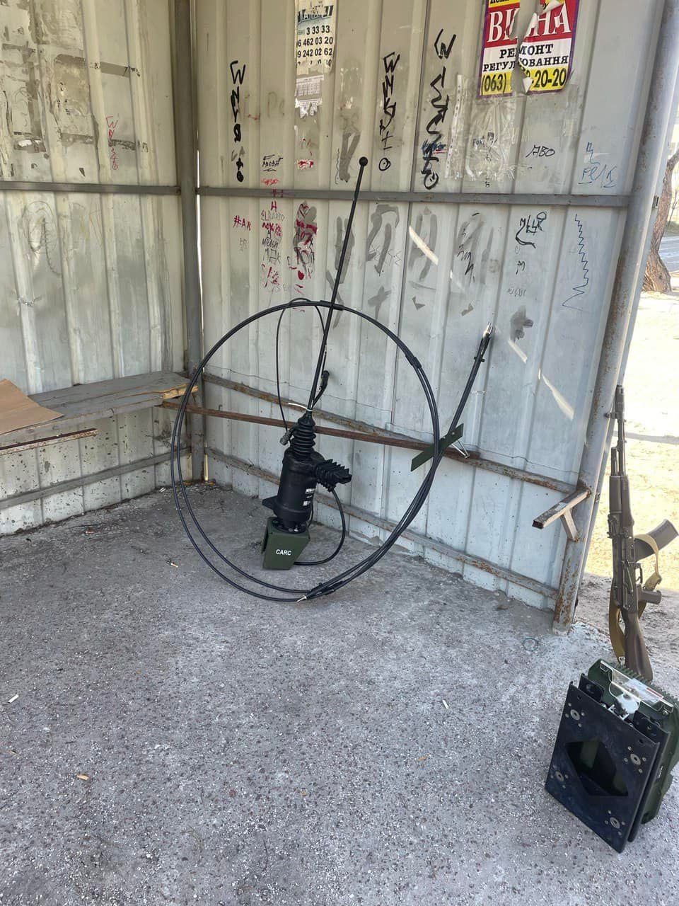 Українські захисники відібрали в росіян радіолокаційну станцію та вузол зв'язку (фото)