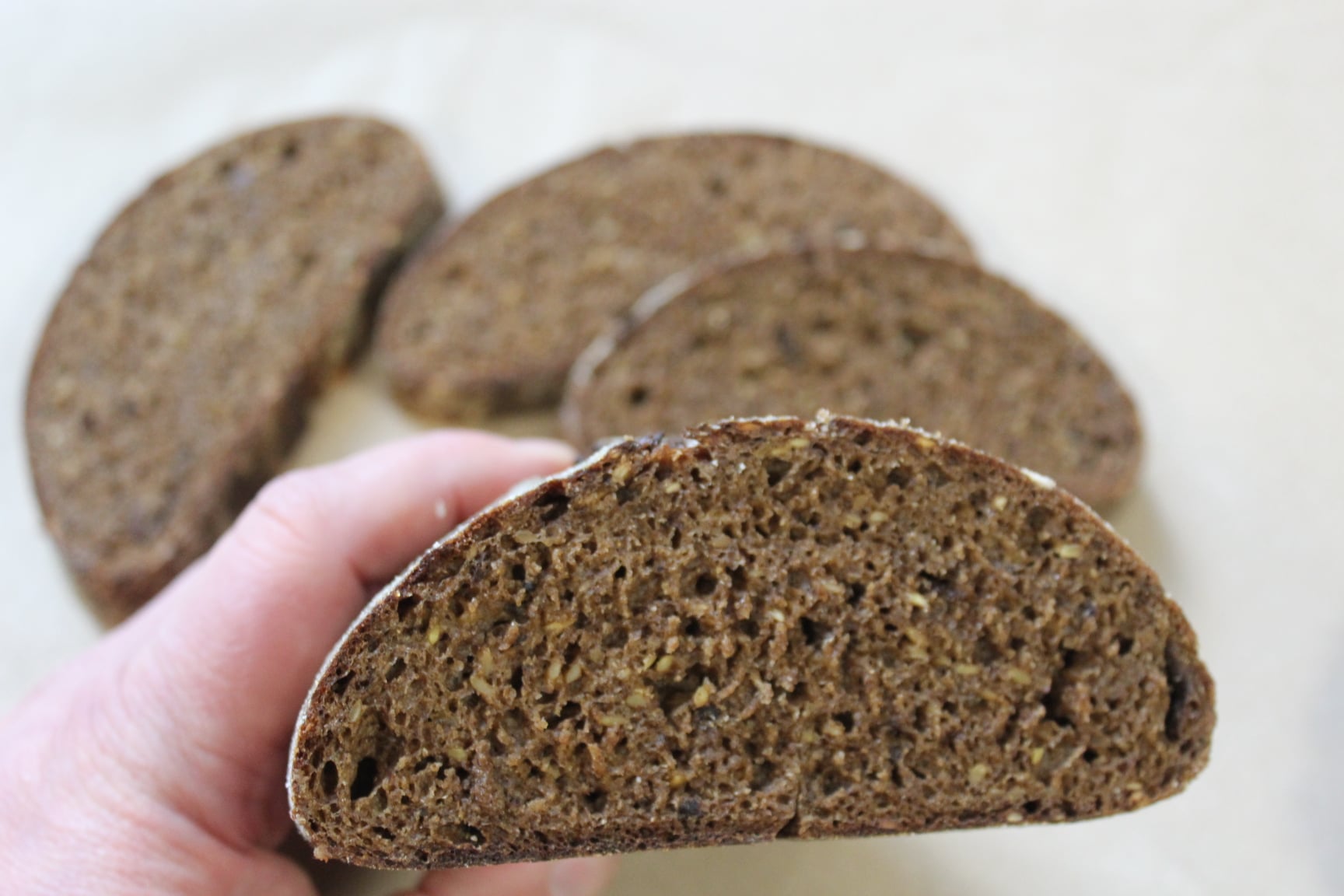 У Києві почали пекти хліб "Чорнобаївський": рецепт створив столичний кулінар