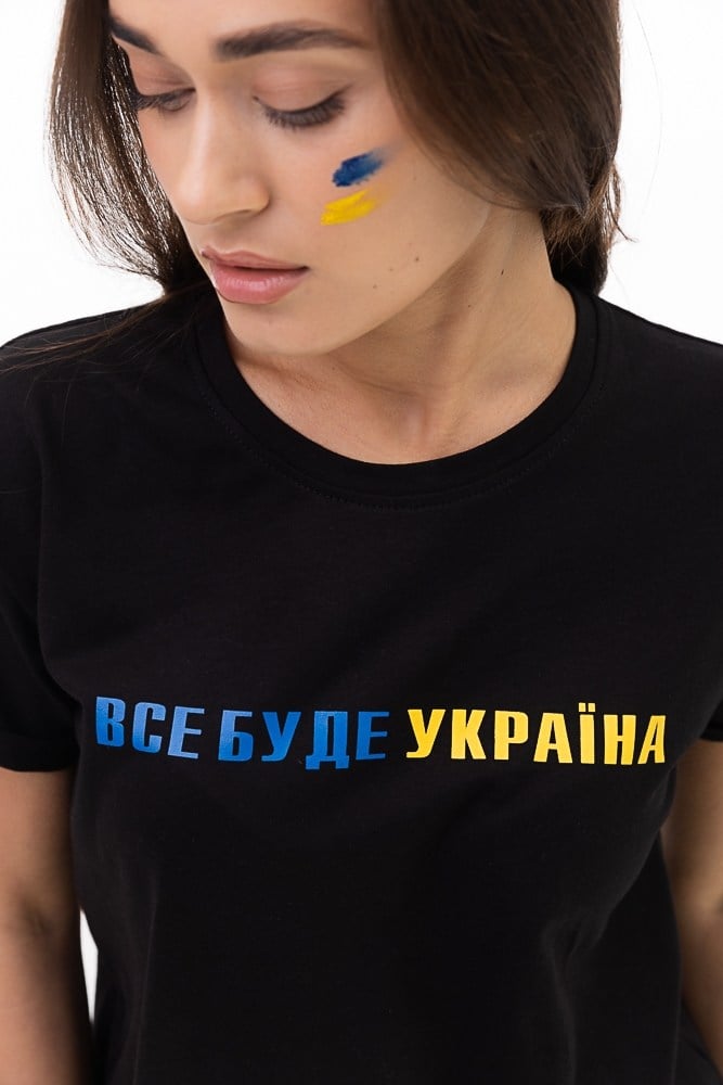 Футболка &quot;как у Зеленского&quot;: как в мире распространяется тренд на все украинское (фото)