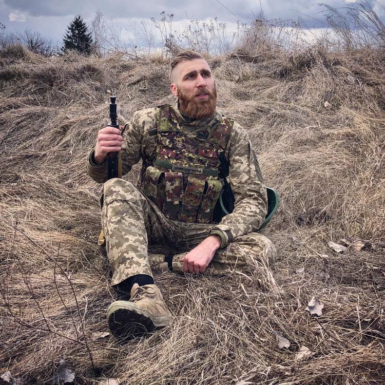 &quot;Тільки не пиши мені про війну&quot;: український захисник написав вірш, який пробирає до сліз